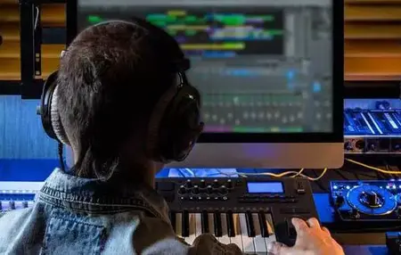 How to Use a Microphone for Youtube Videos
